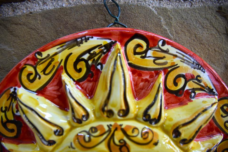 Sole in ceramica da parete Produzione artigianale di Caltagirone diametro 30cm
