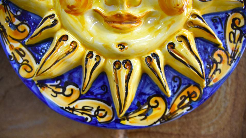Sole in ceramica da parete Produzione artigianale di Caltagirone diametro 30cm