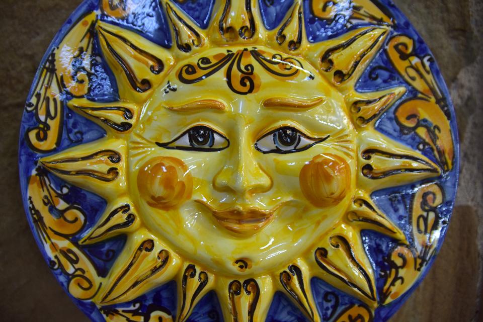 Sole in ceramica da parete Produzione artigianale di Caltagirone diametro 30cm
