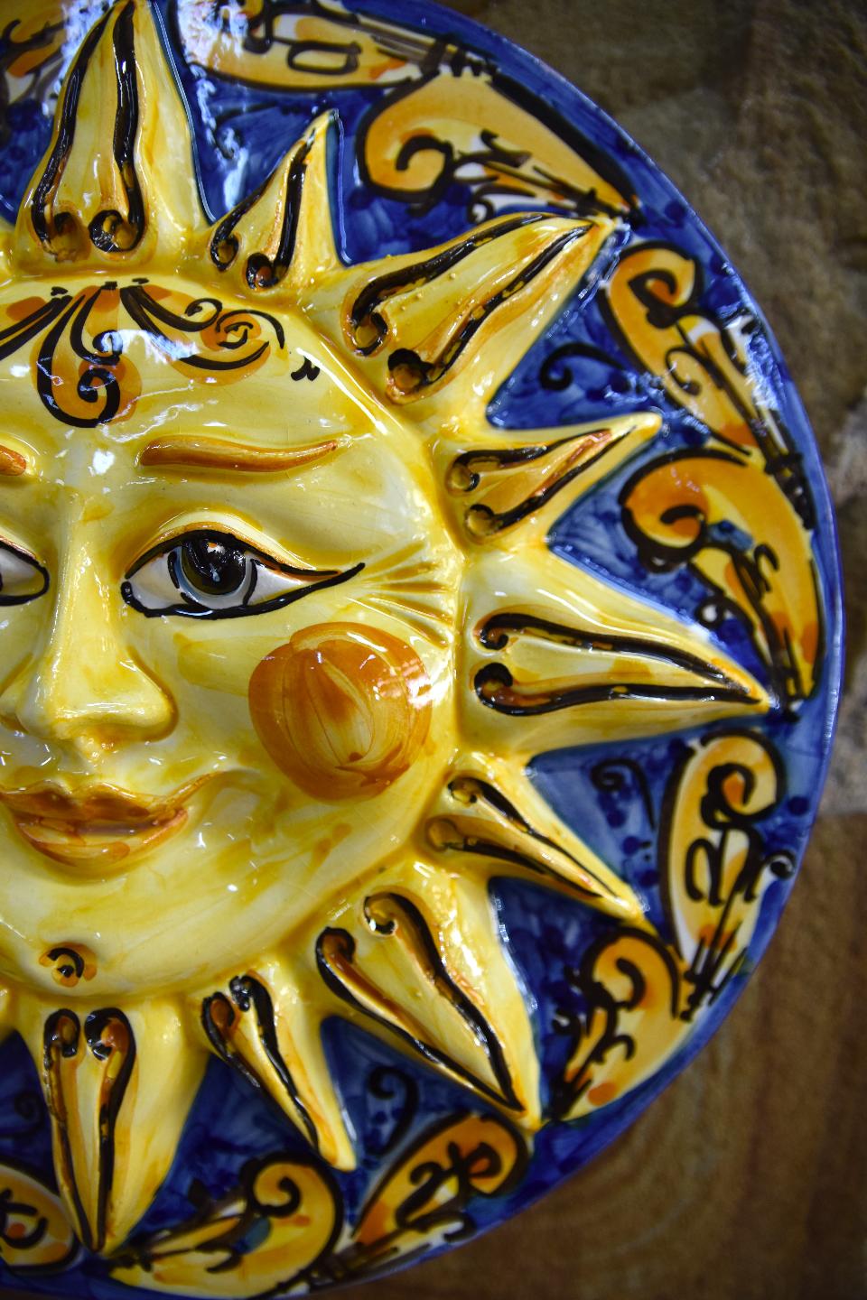 Sole in ceramica da parete Produzione artigianale di Caltagirone diametro 30cm