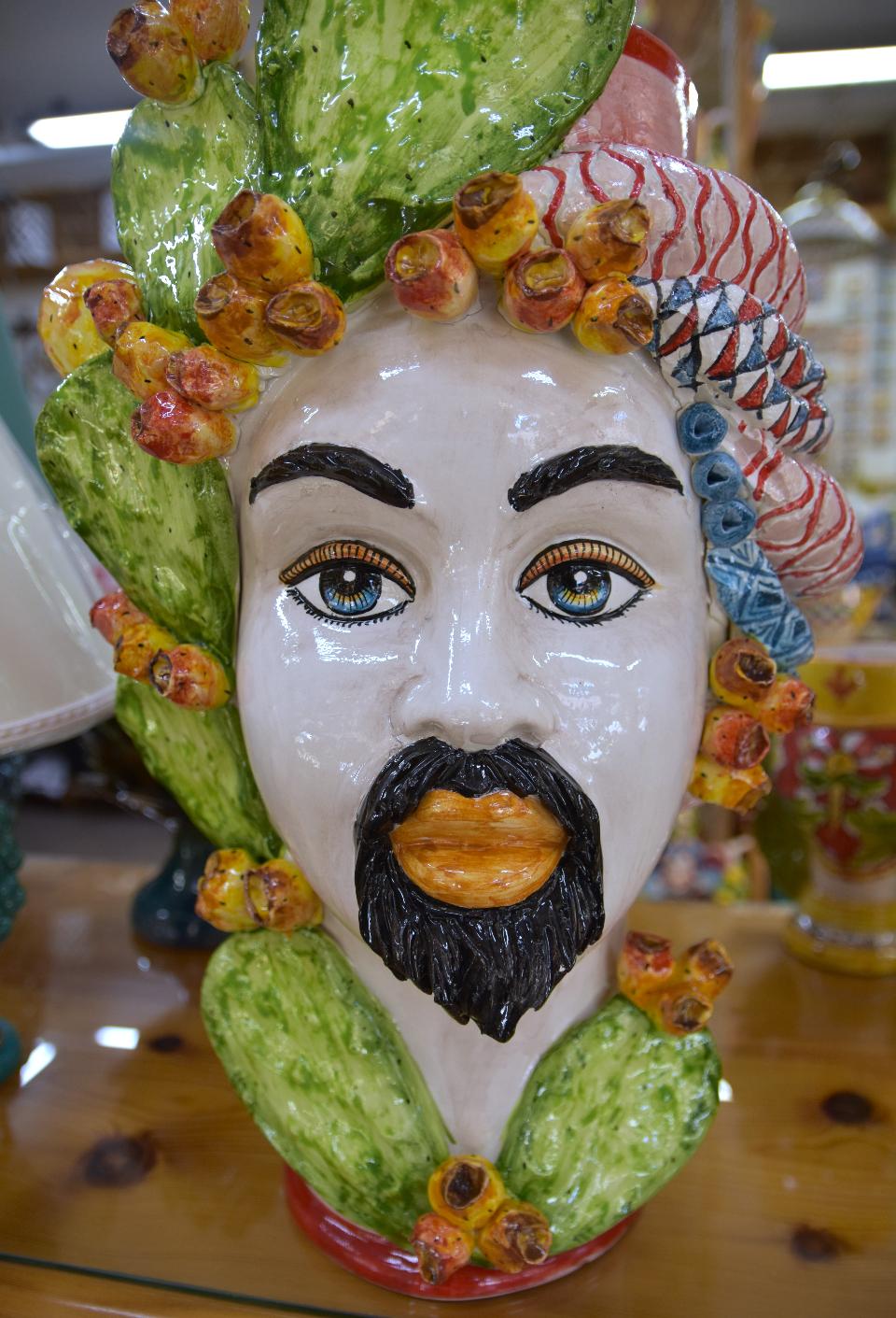 Coppia Teste di moro con fichi d'india Produzione artigianale di Caltagirone h.45 cm