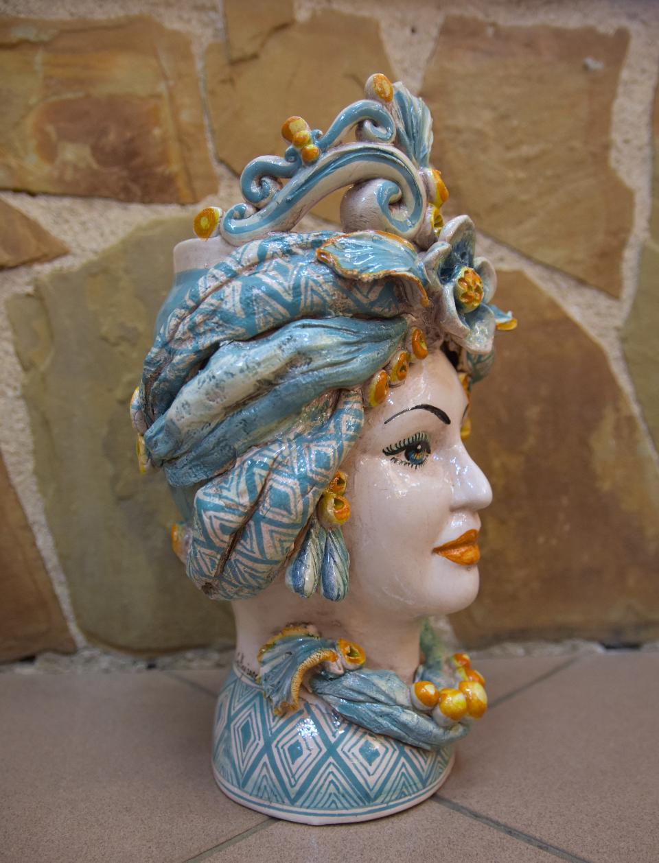 Coppia Teste di moro con corona e turbante azzurre Produzione artigianale di Caltagirone h.30 cm