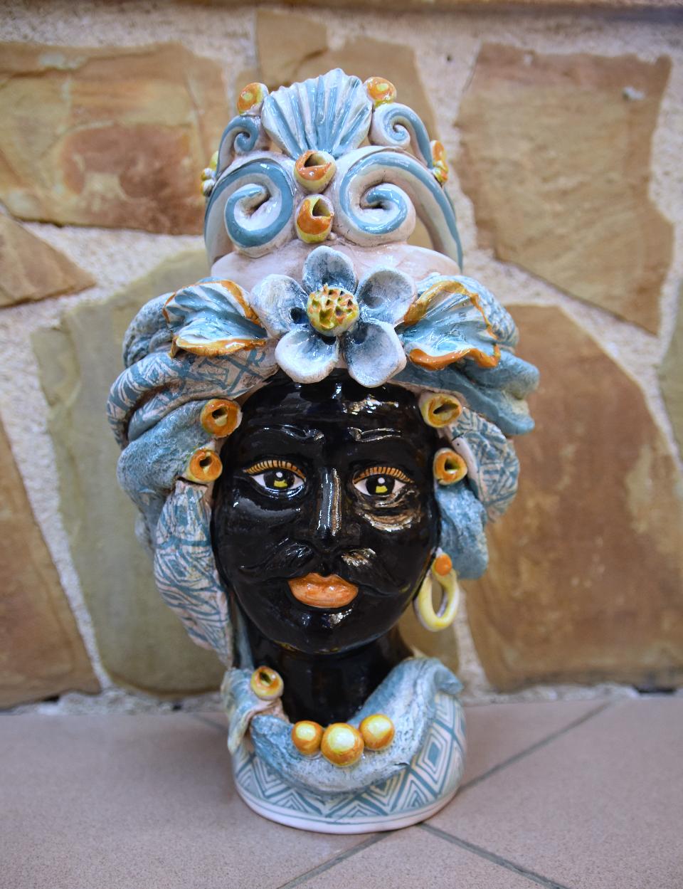 Coppia Teste di moro con corona e turbante azzurre Produzione artigianale di Caltagirone h.30 cm