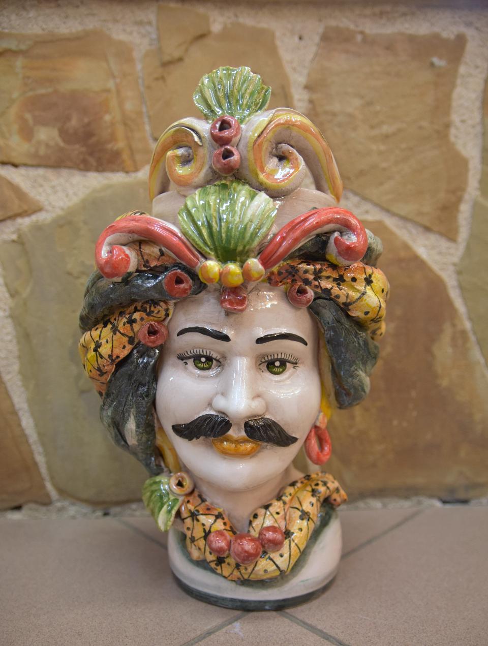 Coppia Teste di moro con corona e turbante decorate Produzione artigianale di Caltagirone h.30cm