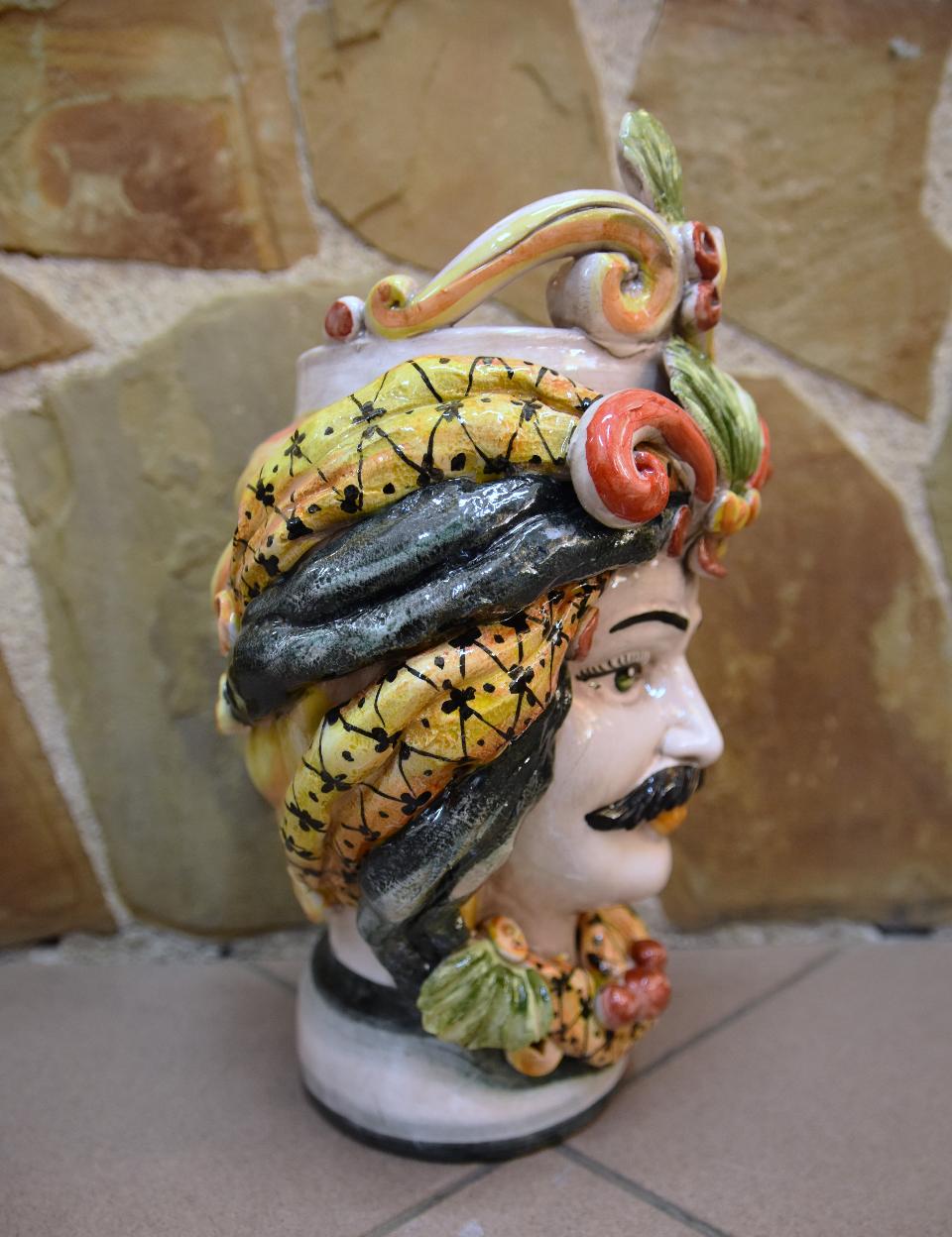 Coppia Teste di moro con corona e turbante decorate Produzione artigianale di Caltagirone h.30cm