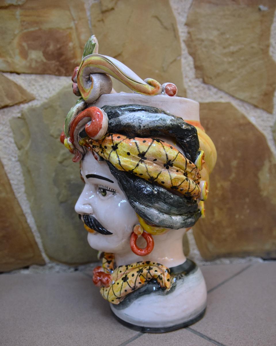 Coppia Teste di moro con corona e turbante decorate Produzione artigianale di Caltagirone h.30cm