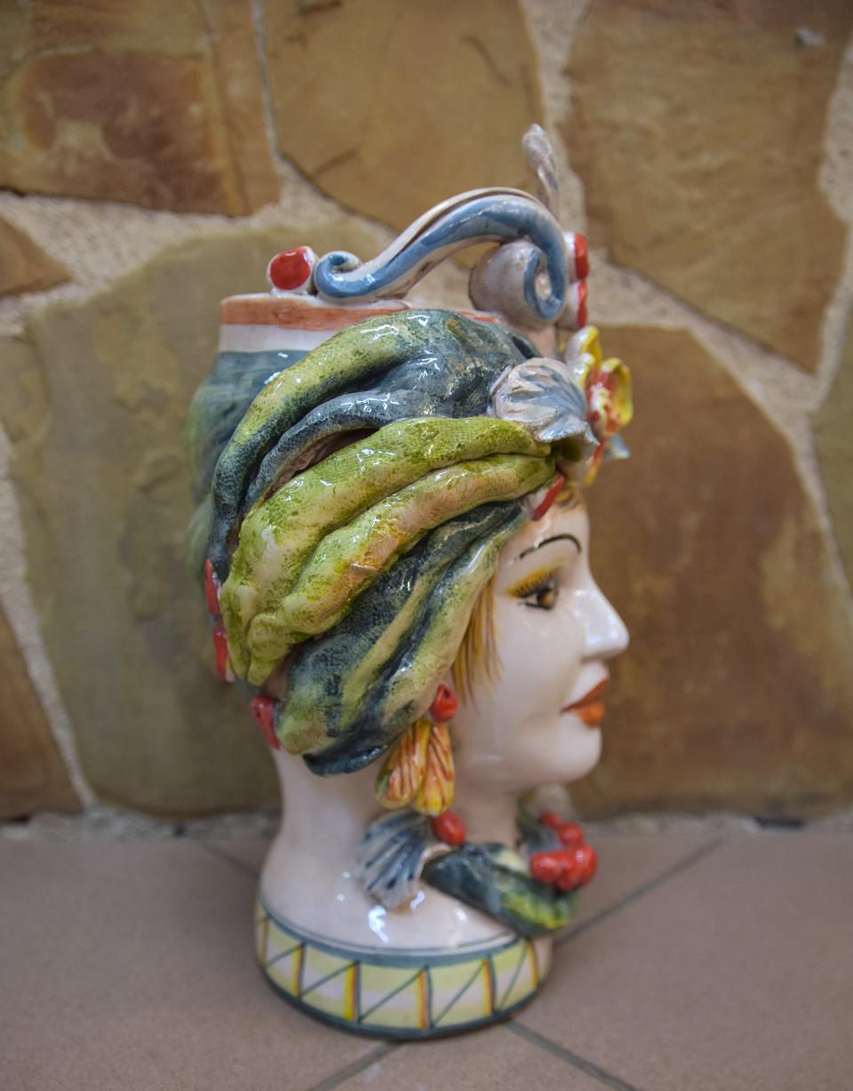 Coppia Teste di moro con corona e turbante Produzione artigianale di Caltagirone h.30cm