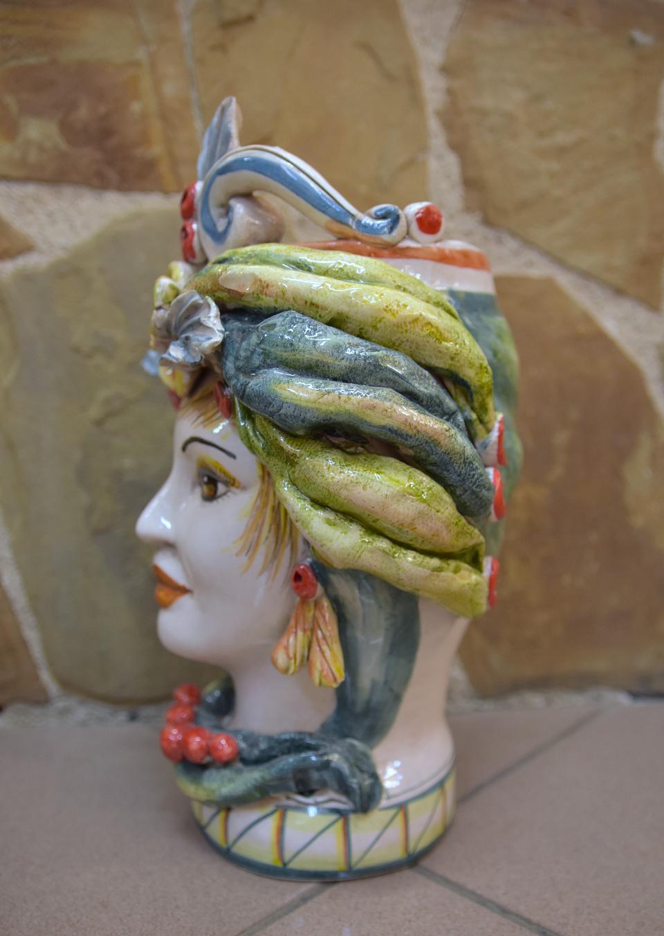 Coppia Teste di moro con corona e turbante Produzione artigianale di Caltagirone h.30cm