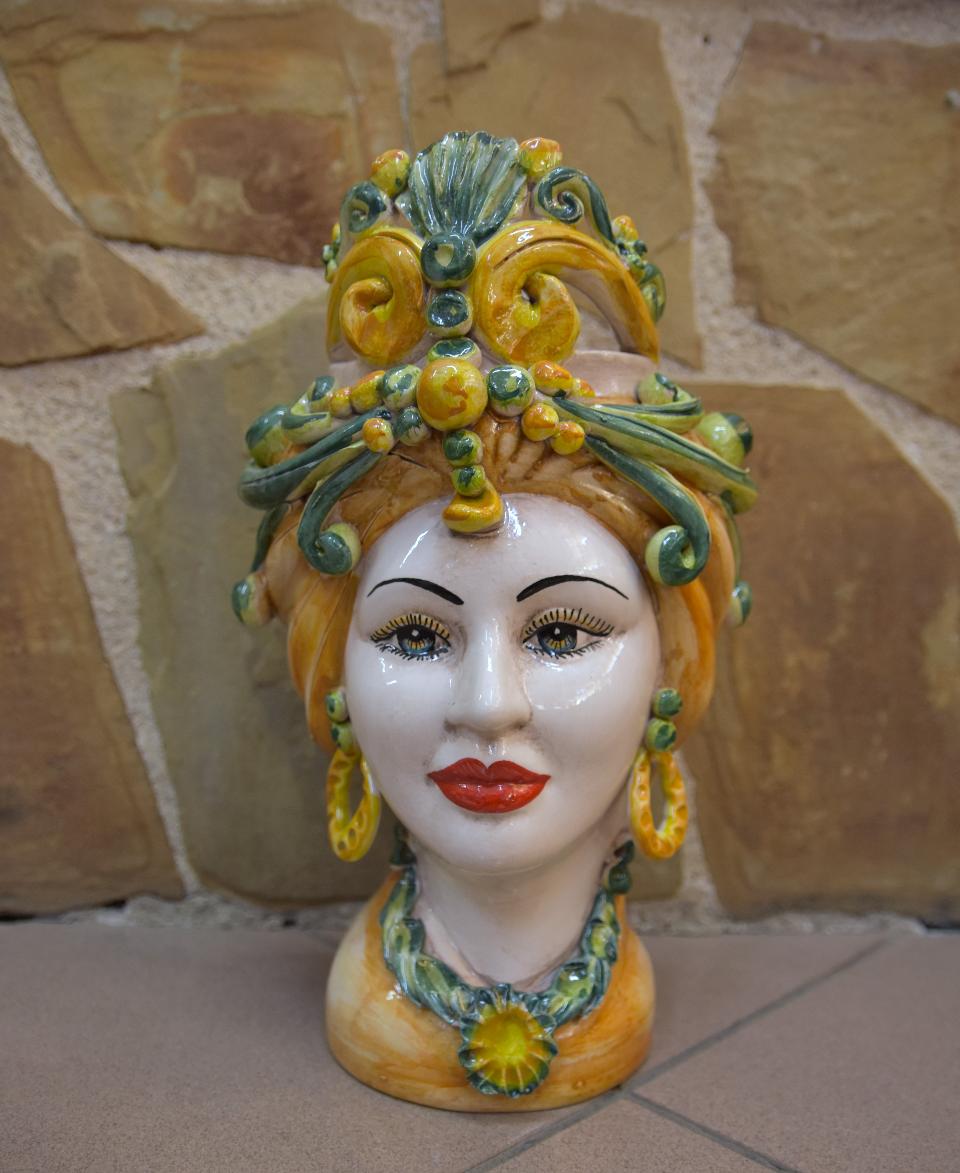 Coppia Teste di moro con corona decorate Produzione artigianale di Caltagirone h.30cm