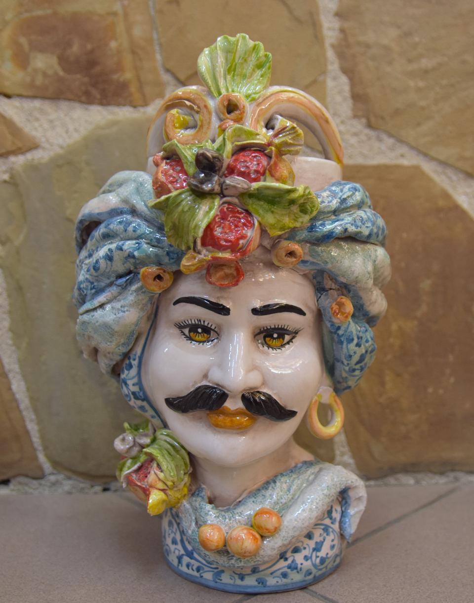 Coppia Teste di moro con corona, turbante e melograno Produzione artigianale di Caltagirone h.30cm