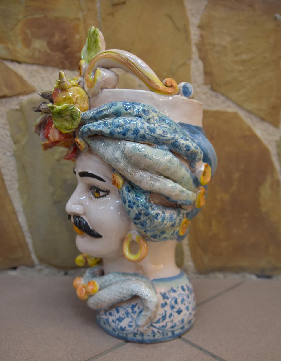 Coppia Teste di moro con corona, turbante e melograno Produzione artigianale di Caltagirone h.30cm