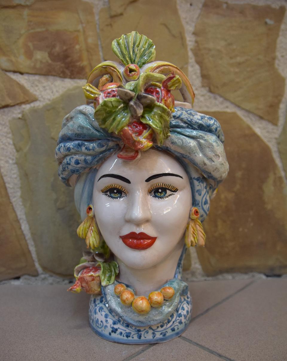 Coppia Teste di moro con corona, turbante e melograno Produzione artigianale di Caltagirone h.30cm