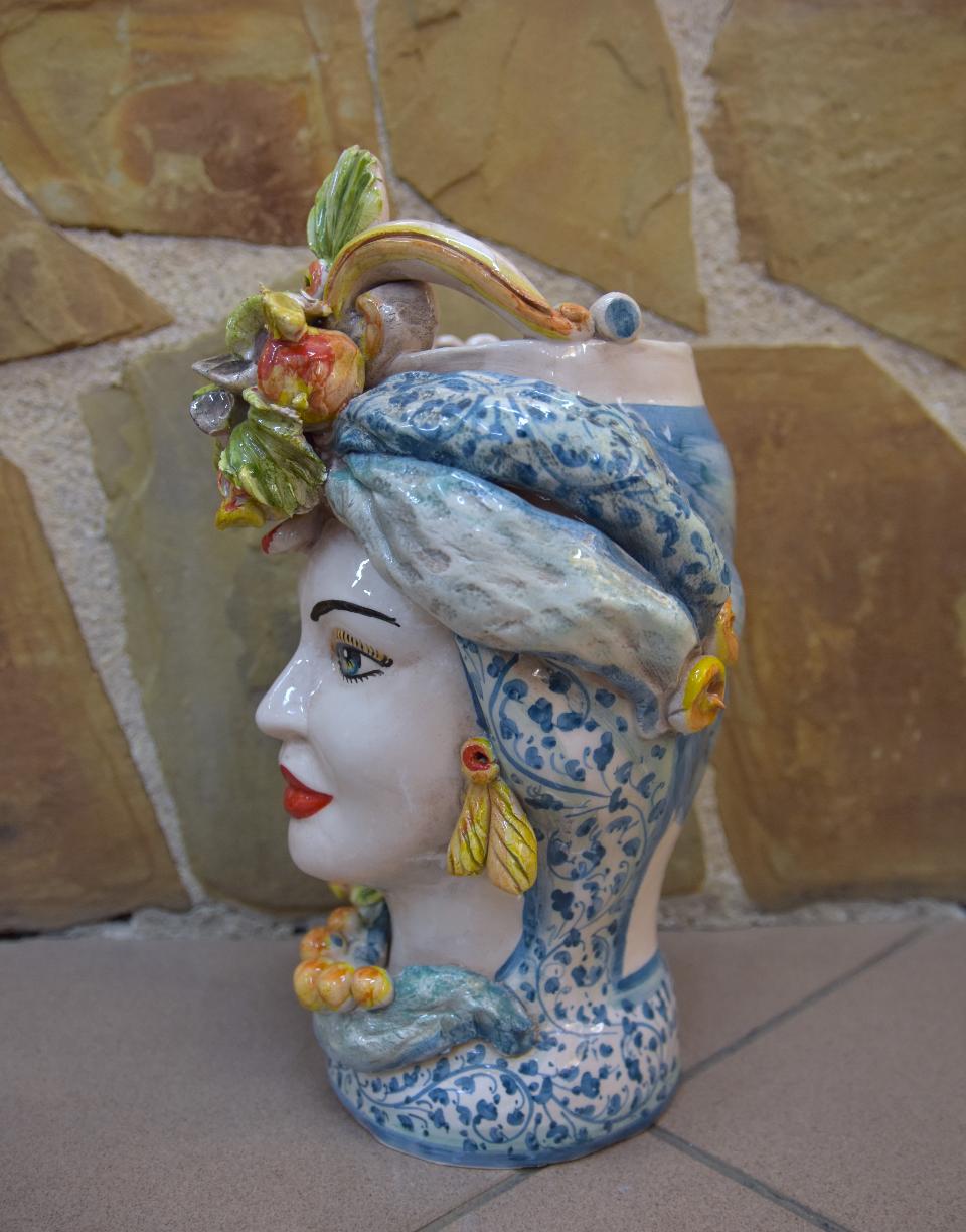 Coppia Teste di moro con corona, turbante e melograno Produzione artigianale di Caltagirone h.30cm