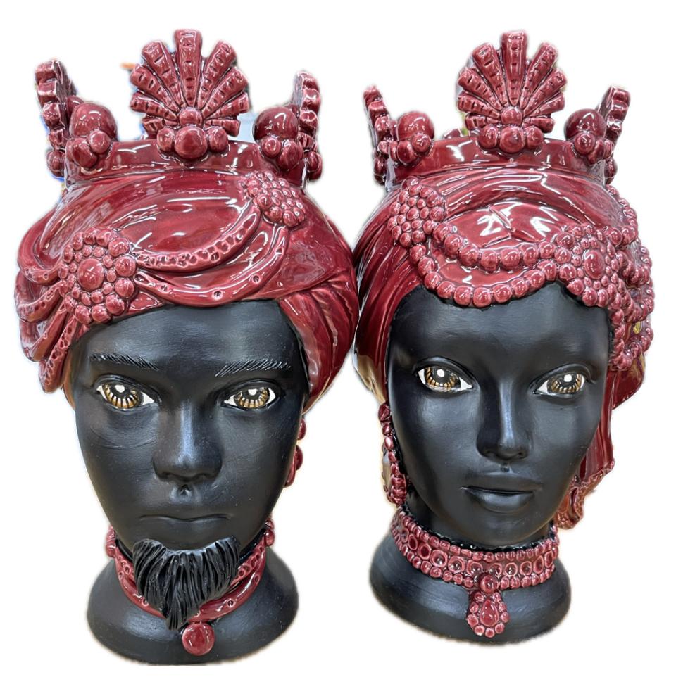Coppia Teste di Moro moderne con corona decoro bordeaux e viso nero satinato Produzione artigianale di Caltagirone h.30cm