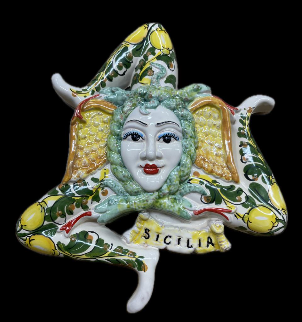 Trinacria media decorata Produzione artigianale di Caltagirone H 30cm