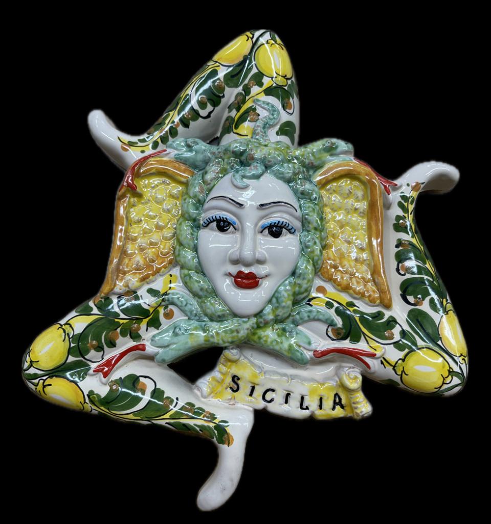 Trinacria media decorata Produzione artigianale di Caltagirone H 30cm
