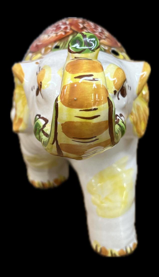 Elefante portafortuna in ceramica siciliana decoro melograno Produzione artigianale di Caltagirone lunghezza 21cm