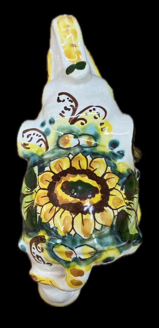 Elefante portafortuna in ceramica siciliana con girasoli Produzione artigianale di Caltagirone lunghezza 16cm