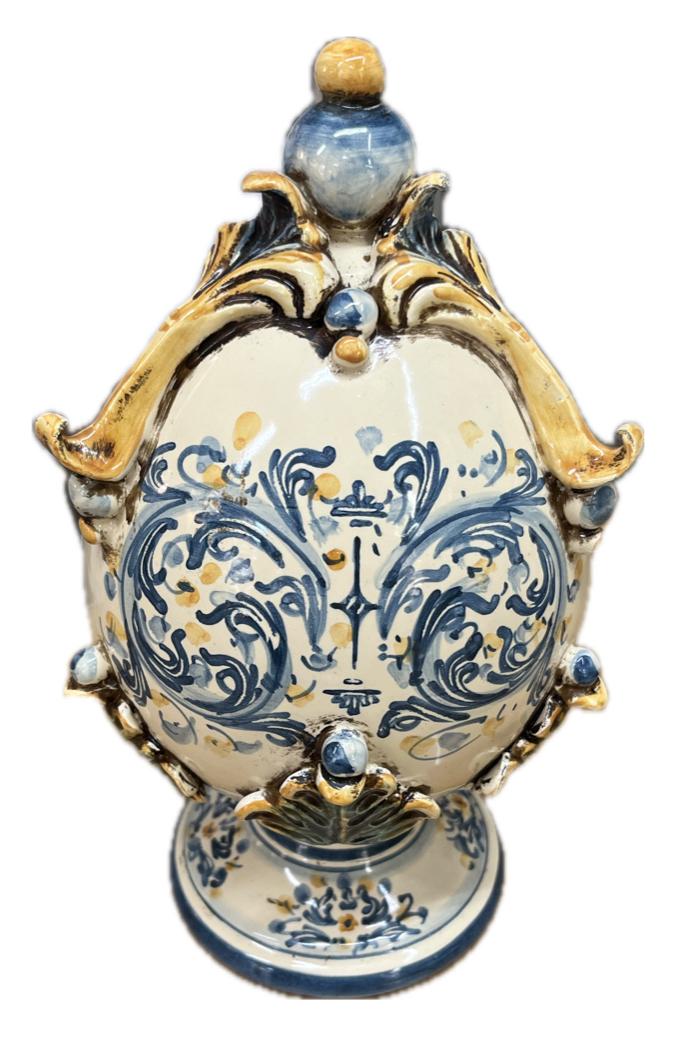 Uovo in ceramica siciliana con base Produzione artigianale di Caltagirone h.26cm