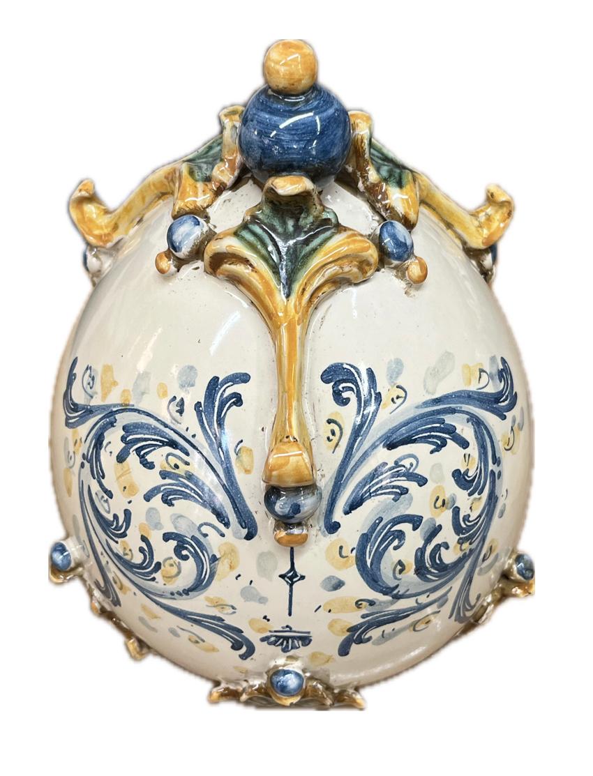 Uovo decoro plastico arancione e blu in ceramica siciliana Produzione artigianale di Caltagirone h.22cm