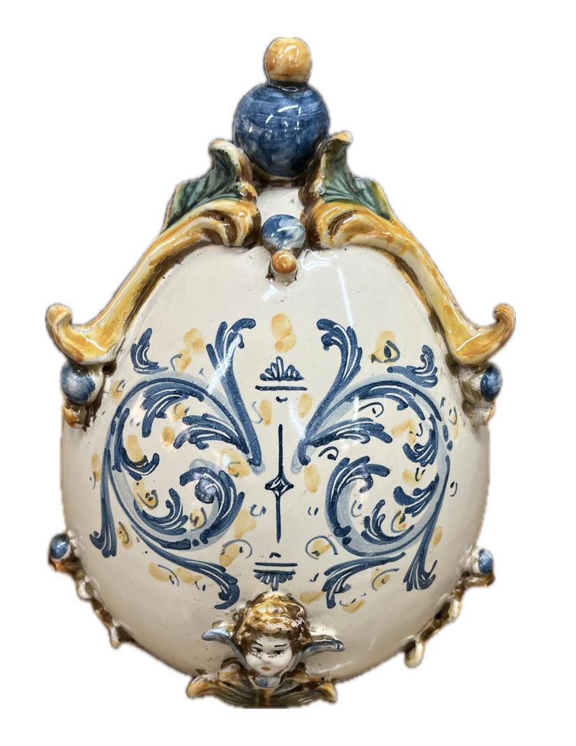 Uovo decoro plastico arancione e blu in ceramica siciliana Produzione artigianale di Caltagirone h.22cm