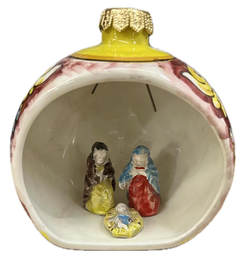 Pallina con presepe in ceramica Produzione artigianale di Caltagirone H 12cm