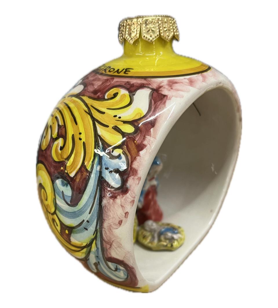 Pallina con presepe in ceramica Produzione artigianale di Caltagirone H 12cm