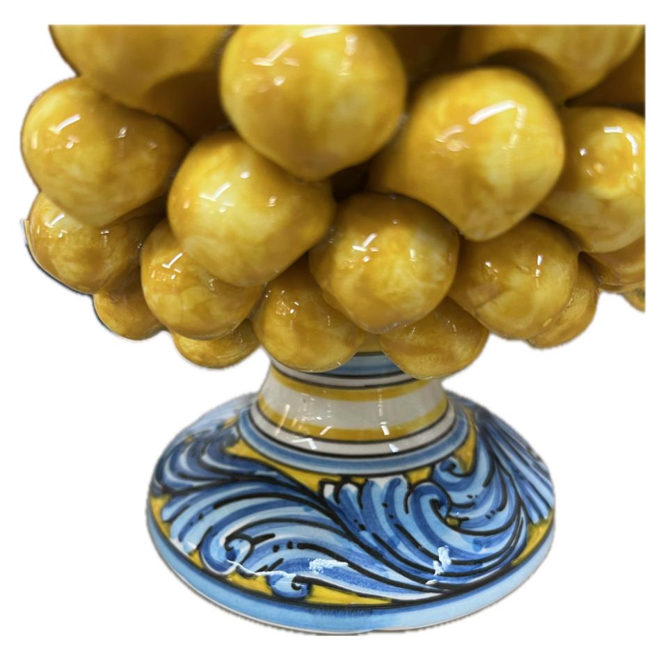 Pigna siciliana in ceramica giallo ocra con base decorata Produzione artigianale di Caltagirone h.25cm