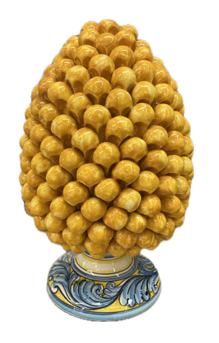 Pigna siciliana in ceramica giallo senape con base decorata Produzione artigianale di Caltagirone h.30cm
