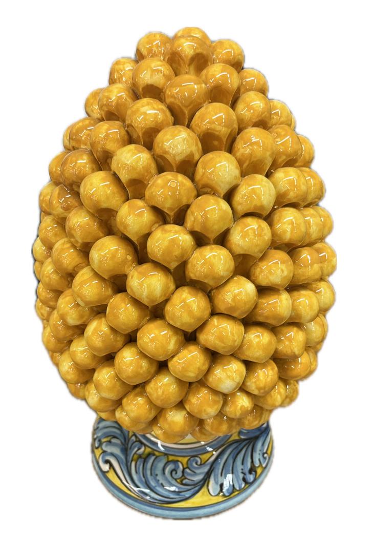 Pigna siciliana in ceramica giallo senape con base decorata Produzione artigianale di Caltagirone h.30cm
