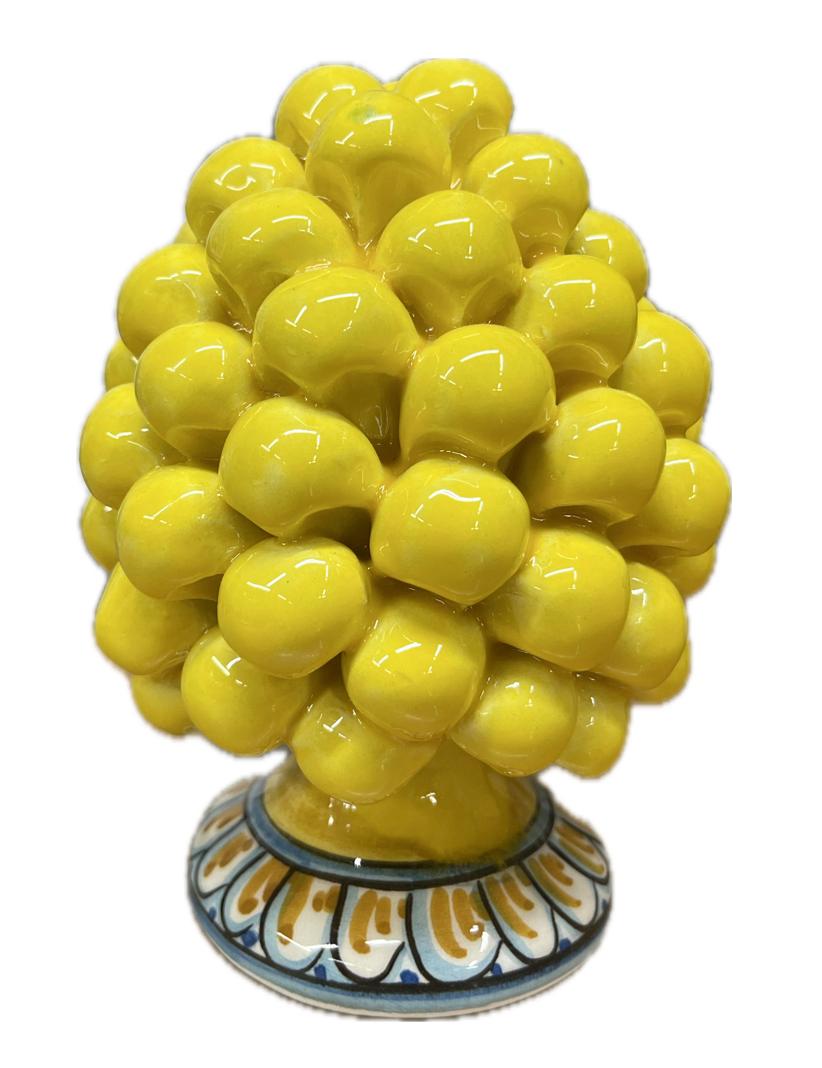 Pigna siciliana in ceramica con piede decorato gialla Produzione artigianale di Caltagirone H 15cm
