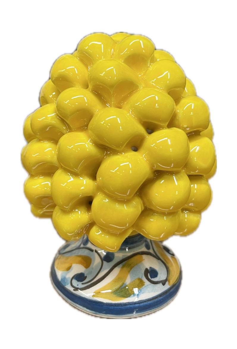 Pigna siciliana in ceramica con piede decorato gialla Produzione artigianale di Caltagirone H 12cm