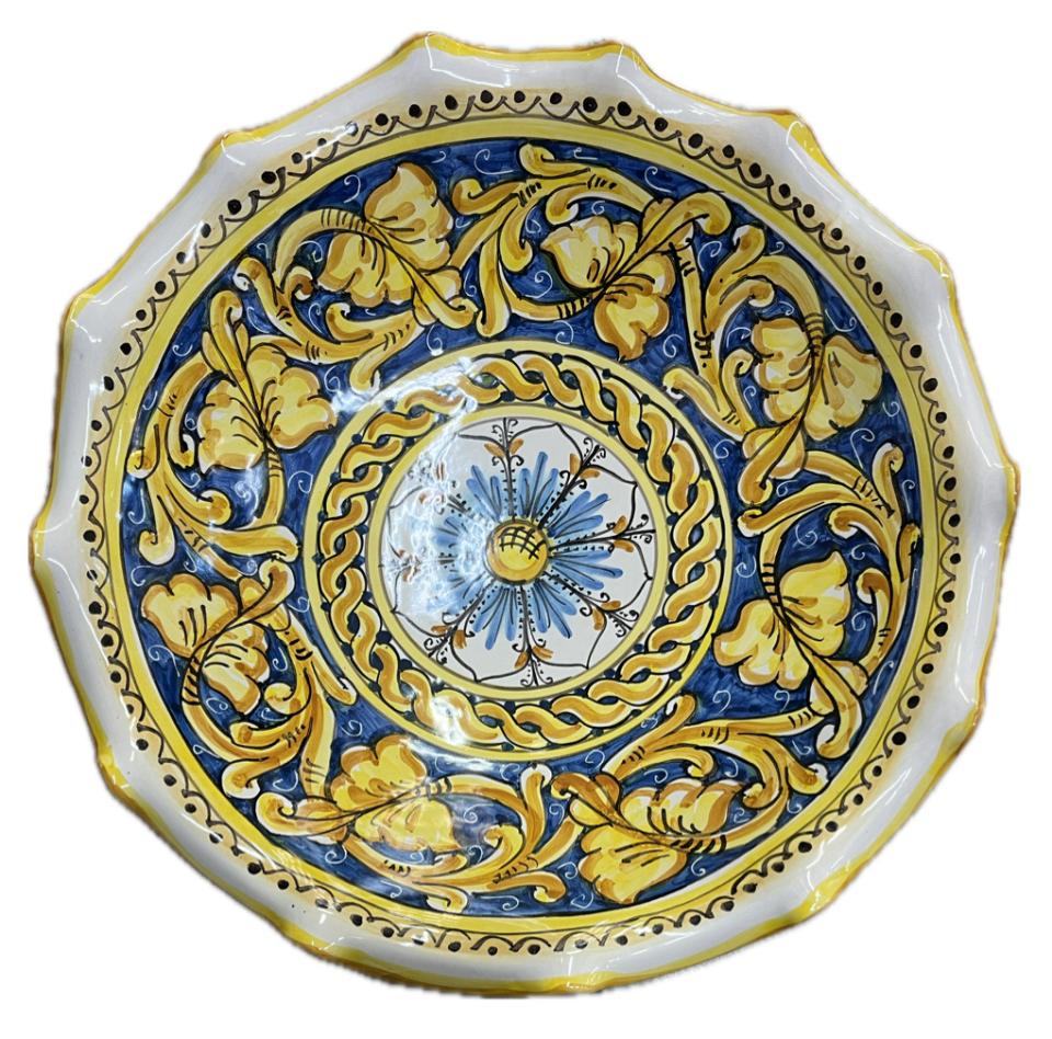 Centrotavola smerlato decoro barocco Produzione artigianale di Santo Stefano di Camastra Diametro 37cm
