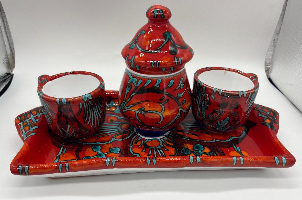 Tet a Tet servizio da caffè, due tazzine, zuccheriera e vassoio in ceramica Produzione artigianale Santo Stefano di Camastra Lunghezza 27cm