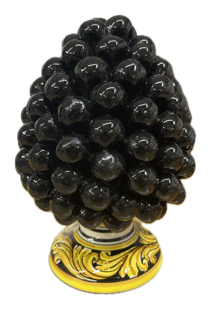 Pigna siciliana in ceramica nera con piede decorato giallo Produzione artigianale di Caltagirone H 20cm