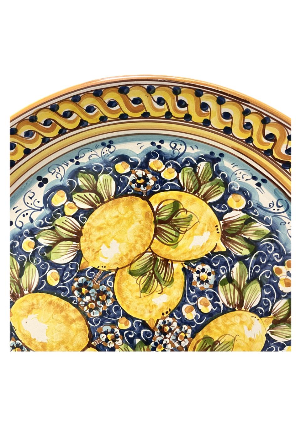 Piatto con limoni in ceramica siciliana da parete fondo blu Produzione artigianale di Caltagirone diametro 43cm