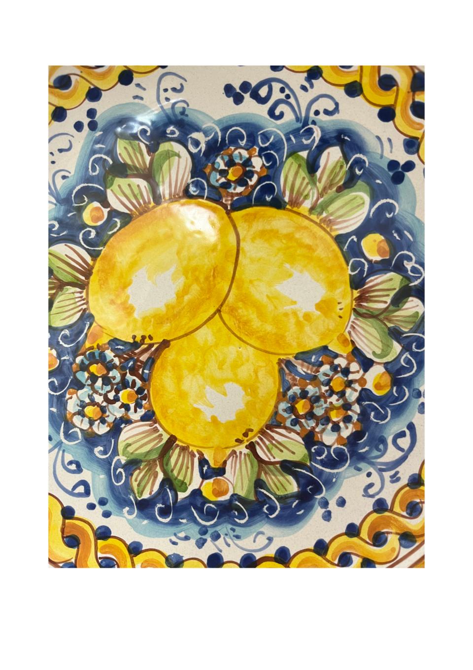 Piatto ornamentale da parete decoro limoni con treccia fondo blu in ceramica siciliana Produzione artigianale di Caltagirone diametro 26cm