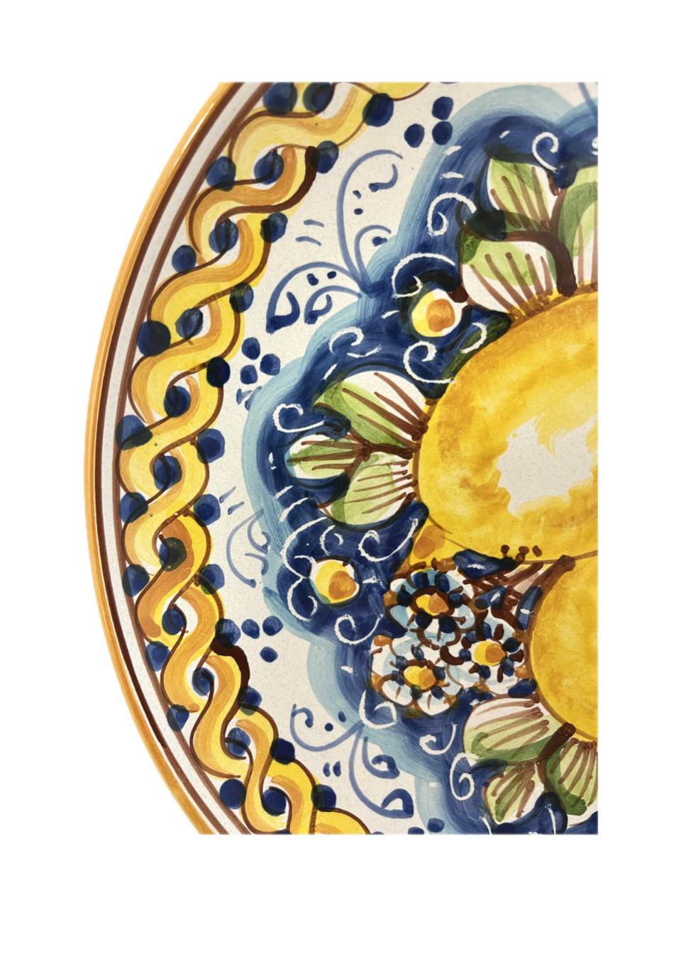Piatto ornamentale da parete decoro limoni con treccia fondo blu in ceramica siciliana Produzione artigianale di Caltagirone diametro 26cm