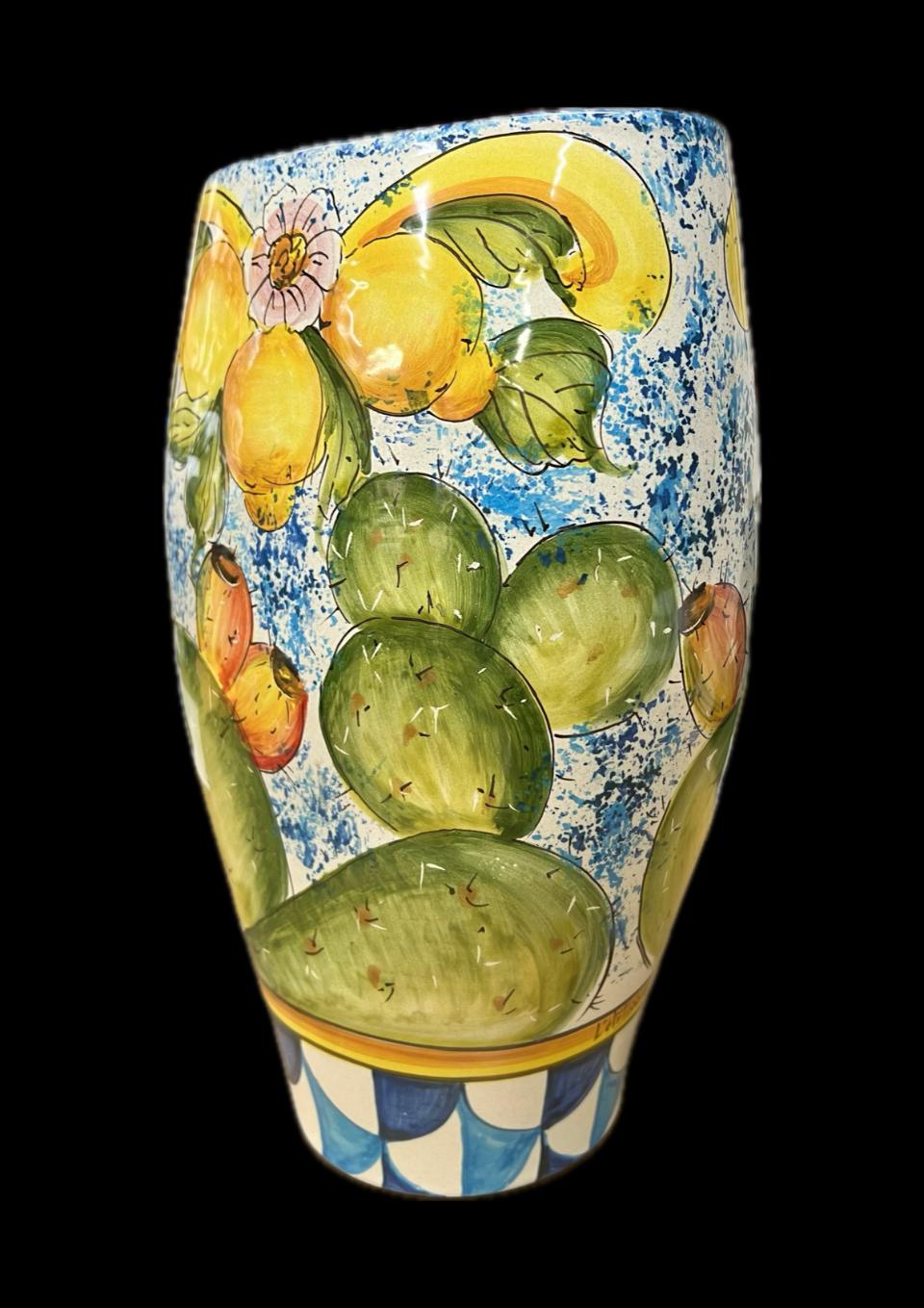 Vaso schiacciato con fichi d'india e limoni Produzione artigianale di Santo Stefano di Camastra h.30cm