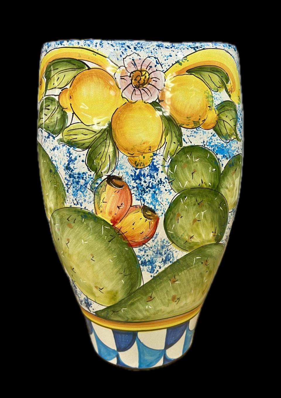 Vaso schiacciato con fichi d'india e limoni Produzione artigianale di Santo Stefano di Camastra h.30cm