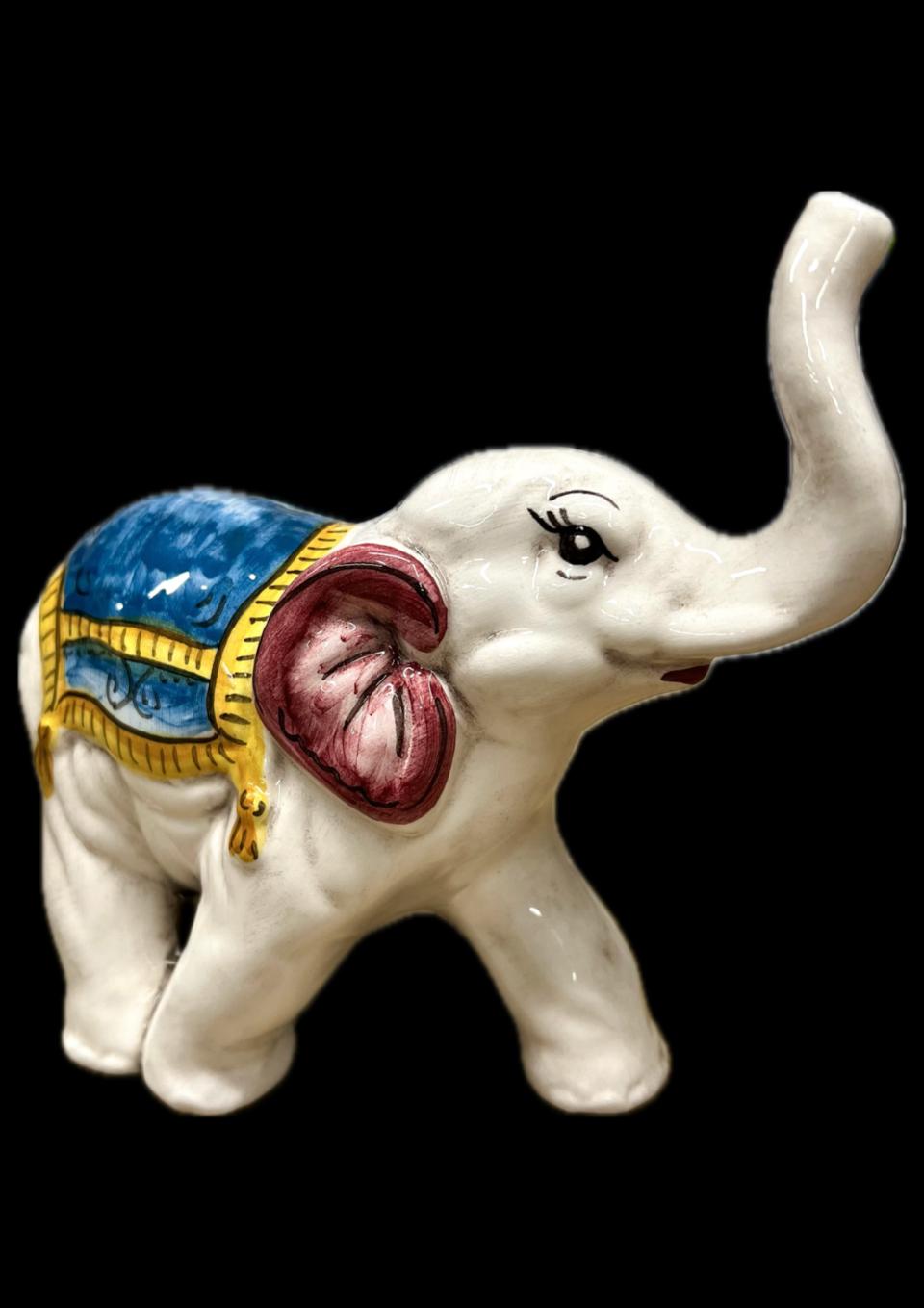 Elefante in ceramica siciliana portafortuna decoro blu Produzione artigianale di Caltagirone lunghezza 20cm