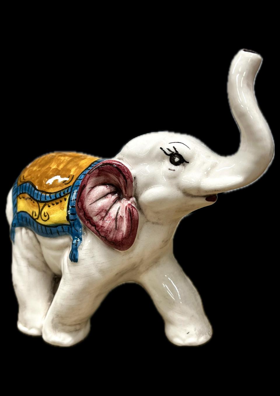 Elefante in ceramica siciliana portafortuna decoro blu e giallo Produzione artigianale di Caltagirone lunghezza 20cm