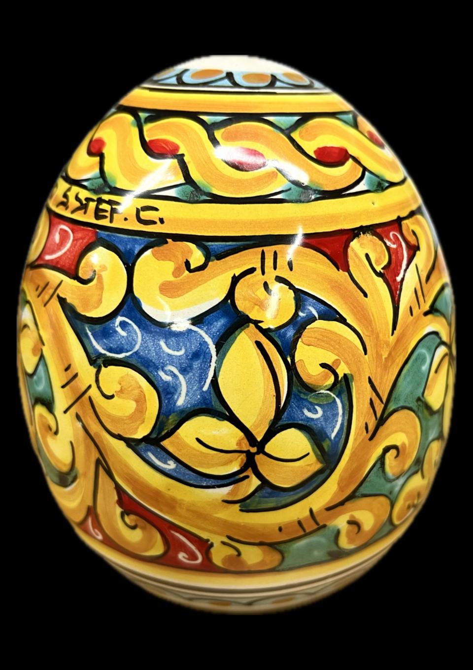 Uovo in ceramica siciliana decoro ornato barocco Produzione artigianale di Santo Stefano di Camastra h.15cm