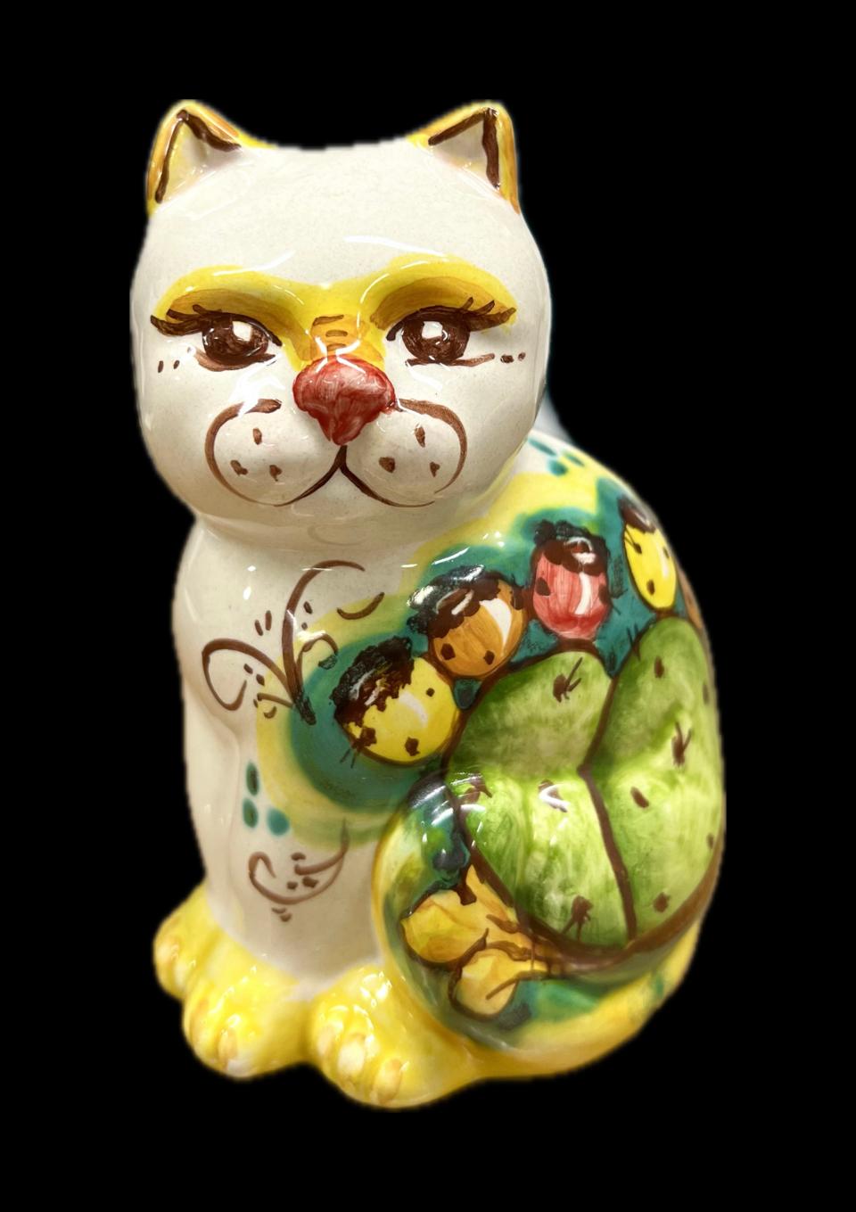 Gatto in ceramica decoro fichi d'india su fondo verde Produzione artigianale di Caltagirone h.13cm