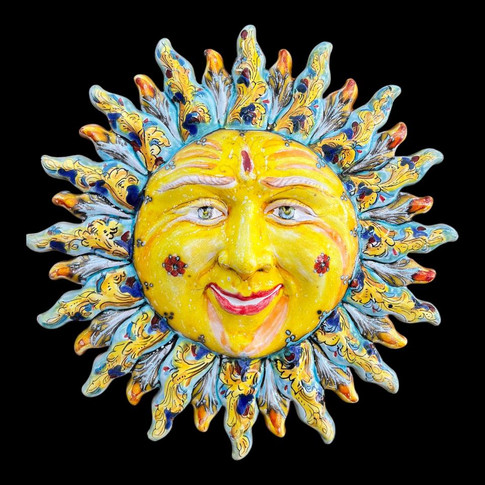 Sole in ceramica da parete linea rossa decoro giallo bianco e blu Produzione artigianale di Santo Stefano di Camastra Diametro 40cm