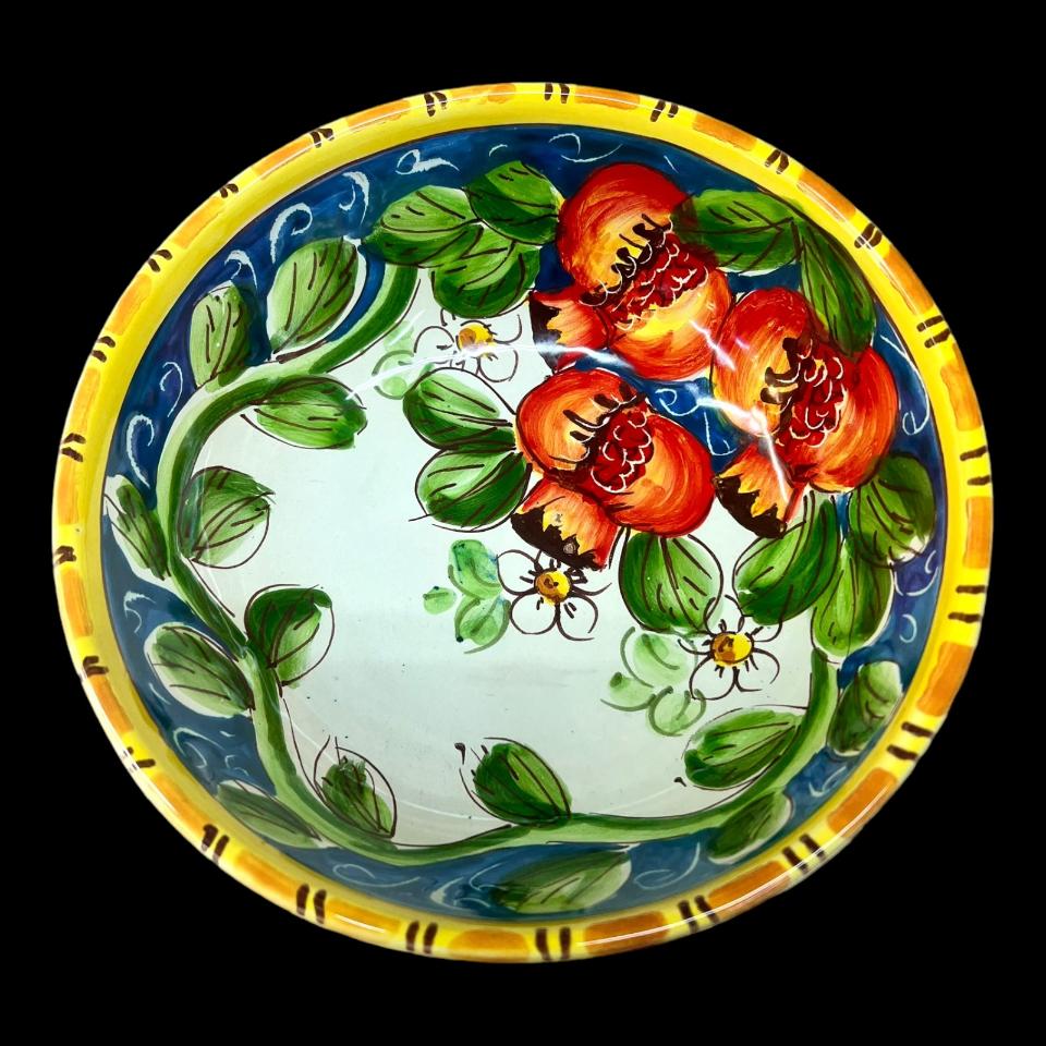 Ciotola centrotavola in ceramica siciliana con melograni decoro blu e bianco Produzione artigianale di Santo Stefano di Camastra Diametro 20cm