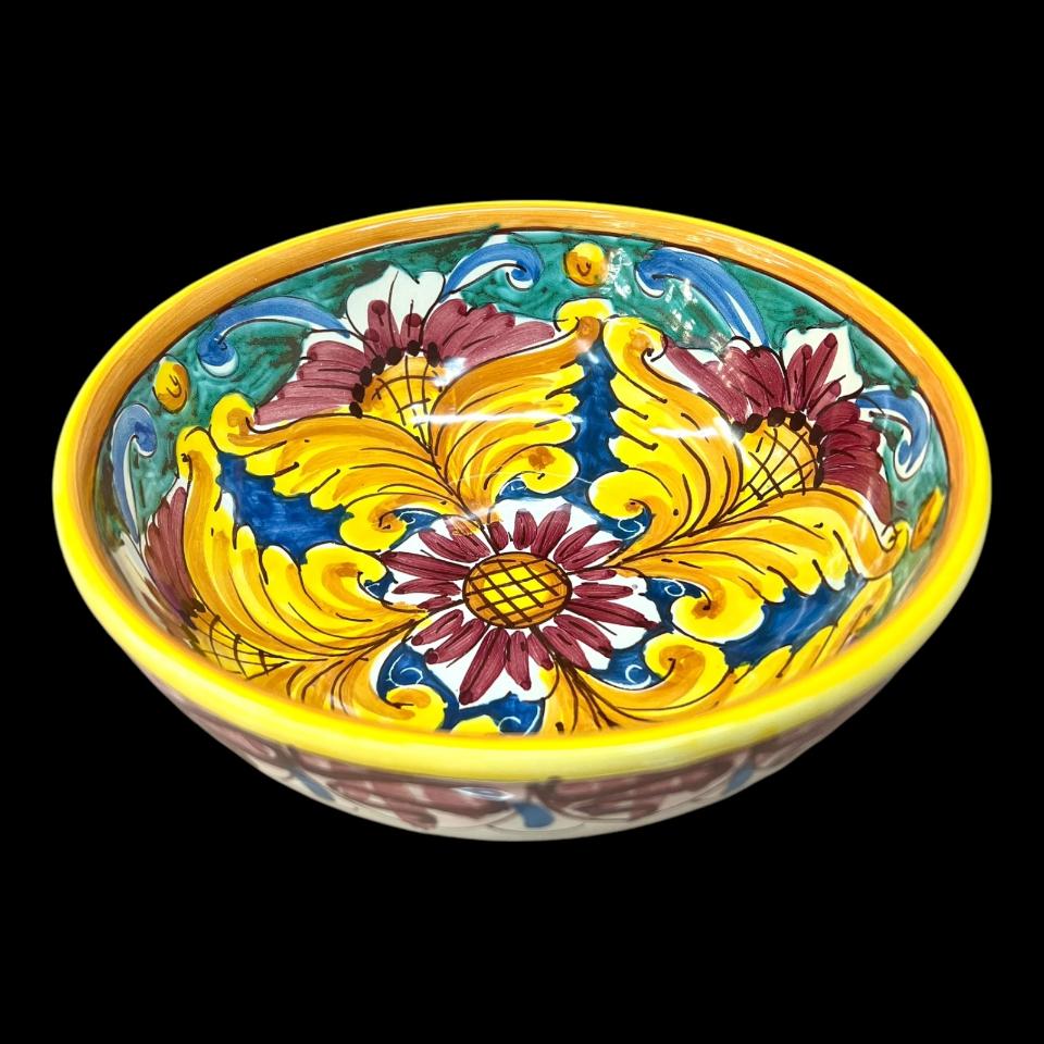 Ciotola centrotavola in ceramica siciliana decoro floreale barocco ornato bordeaux blu e giallo Produzione artigianale di Santo Stefano di Camastra Diametro 20cm