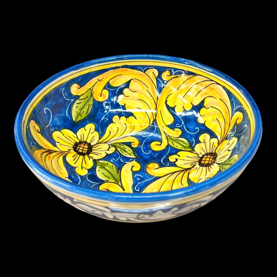 Ciotola centrotavola in ceramica siciliana decoro barocco ornato blu e giallo Produzione artigianale di Santo Stefano di Camastra Diametro 20cm