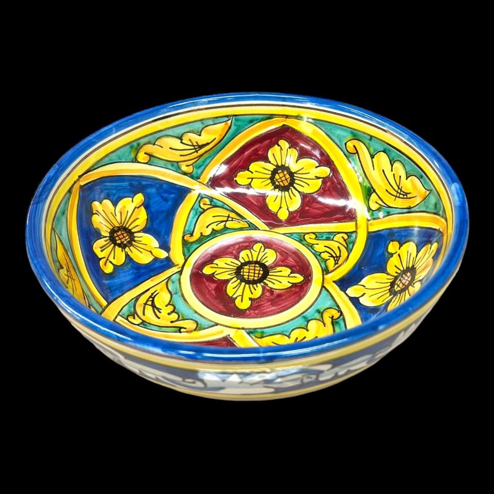 Ciotola centrotavola in ceramica siciliana decoro barocco floreale bordeaux giallo e blu Produzione artigianale di Santo Stefano di Camastra Diametro 20cm