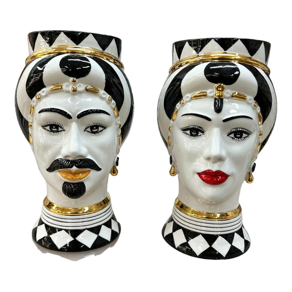 Teste di moro modello Token in ceramica siciliana design moderno decoro bianco e nero con oro Produzione artigianale  di Caltagirone h.30cm